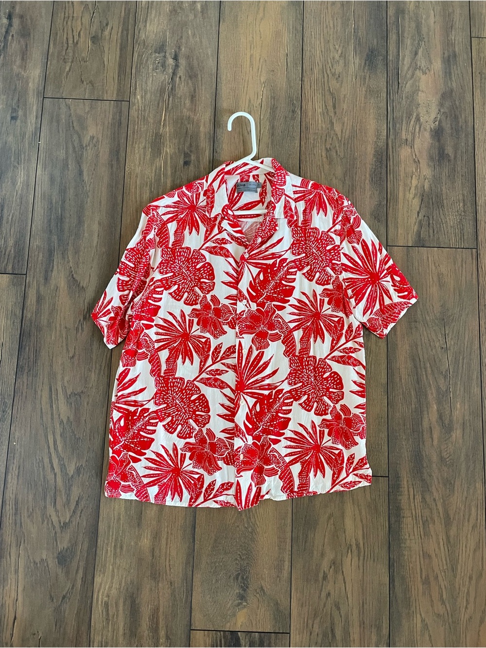 Simons Red and White Floral Short-Sleeve Button-Down Shirt
